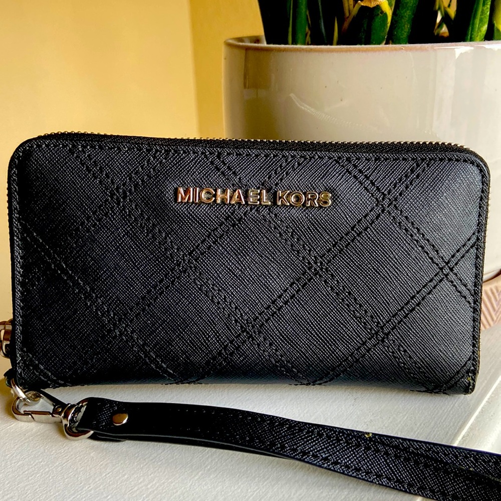 Michael Kors Continental Wallet Wrislet